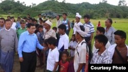 ဒေါက်တာဝင်းမြတ်အေး ရခိုင်ပြည်နယ်ကို သွားရောက်စဉ် ( Prof Win Myat Aye)