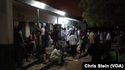 设在尼日利亚卡诺市一所学校里的投票站。