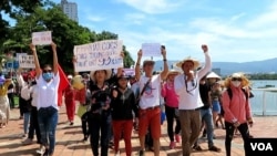 Nhóm đi đầu trong cuộc biểu tình lúc sáng Chủ Nhật, 10 tháng Sáu, tại Đà Nẵng.