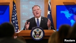 美国国务卿蓬佩奥在国务院举行的记者会上讲话。(2020年2月25日)