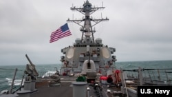 美国海军贝瑞号导弹驱逐舰(USS Barry)2020年11月21日进入南中国海执行任务(美国海军照片)