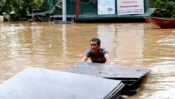 Lũ lụt đe dọa nhấn chìm miền Bắc, Việt Nam đề nghị Trung Quốc ngưng xả lũ Lũ lụt đe dọa nhấn chìm miền Bắc, Việt Nam đề nghị Trung Quốc ngưng xả lũ