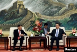 中国人大委员长张德江在北京人民大会堂会见菲律宾总统杜特尔特(2016年10月20日)