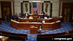 美国联邦众议院2021年9月21日晚间辩论和表决《2022财年国防授权法》(国会现场视频截图)