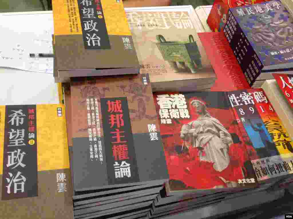 一年一度的香港书展7月20起在湾仔会展中心连续展出七天。据贸发局统计,共有640个书商参展,创下历年新高,而主办方也期待参观人次可以再次突破百万。