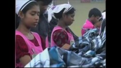 服装加工业工人处境堪忧 服装加工业工人处境堪忧