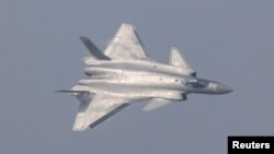 在中国珠海航展上的歼-20战机。(资料照片)