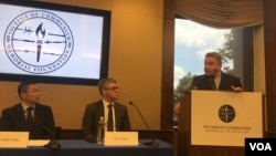 史密斯议员在共产主义受难者基金会纪念“六四”29周年的活动上讲话。(美国之音萧雨拍摄)