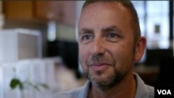 马克·霍德尔(美国之音国符拍摄)