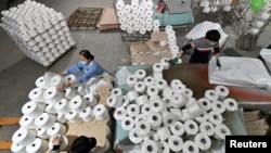 资料照片:新疆一个棉花制品厂内的情景。(路透社转发2021年4月1日照片)