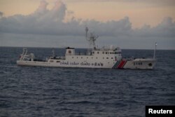 中国船舰2013年8月在钓鱼岛(日本称尖阁诸岛)附近行驶