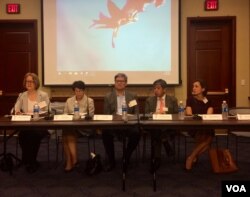 资料照:加州大学圣地亚哥分校2017年10月在华盛顿举行的有关中共19大的研讨会。州大学圣地亚哥分校教授谢淑丽(Susan Shirk)(左二)、加州大学圣地亚哥分校政治学学副教授史宗瀚(Victor Shih) (中)在研讨会上。