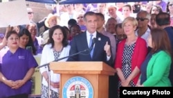 洛杉矶市长支持梦想生