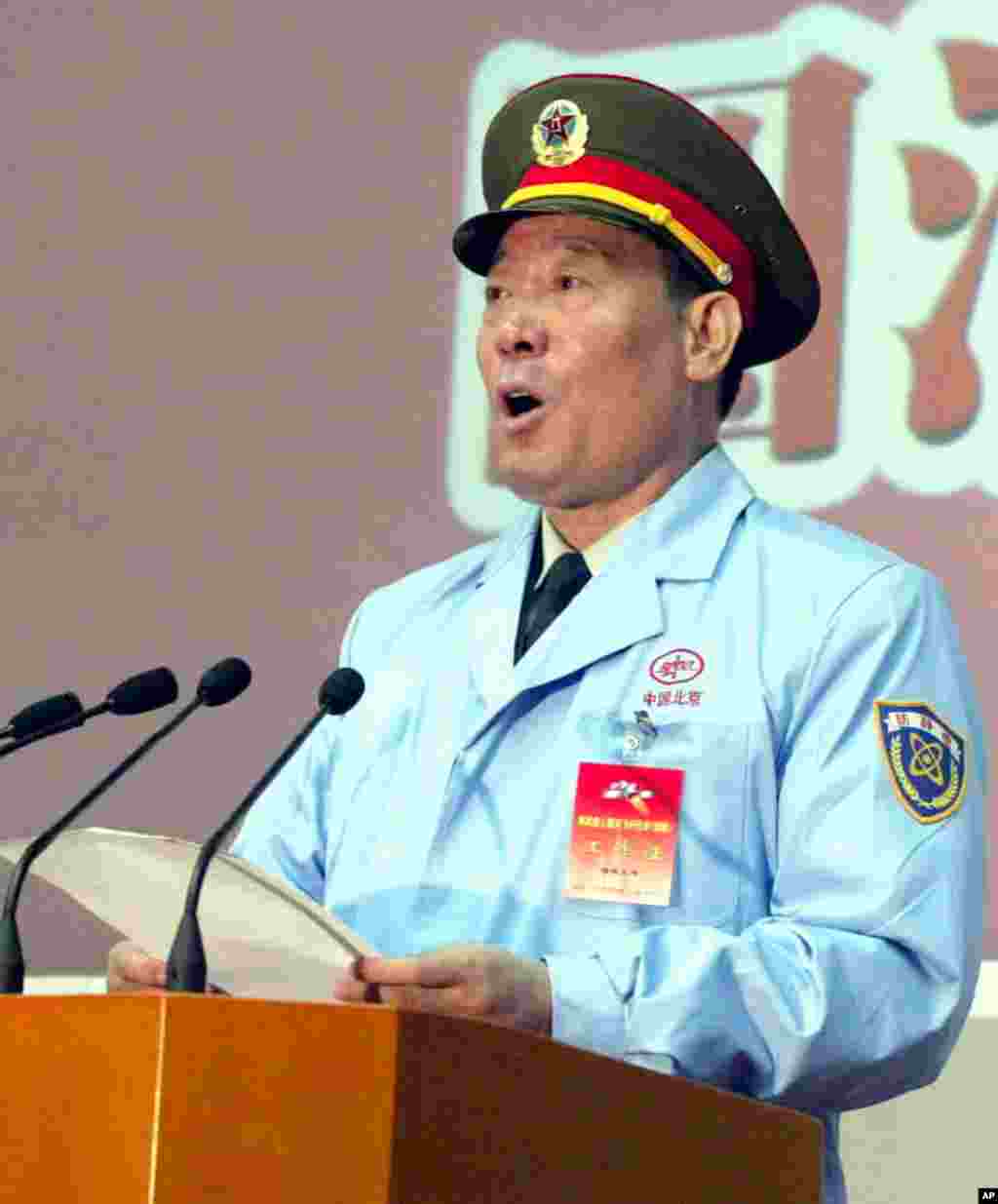 2003年10月16日,中国神舟五号返回后, 中国载人航天工程总指挥、军队总装备部部长李继耐上将发表讲话。李继耐后来接替徐才厚担任军队总政治部主任,是张阳的前任。有人说张阳自杀是为了保护李继耐等人。 2016年8月5日, 被阿里巴巴集团买下的香港南华早报报道熟悉中共军方者的消息说,74岁的李继耐和前总后勤部部长廖锡龙上将在7月被带走,但不清楚是本身被调查,还是对其他调查提供协助。但是后来李继耐上将和前总后勤部部长廖锡龙上将都穿军装出席了高层国庆招待会,中央电视台新闻联播有镜头。