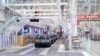 特斯拉在上海工厂里生产的汽车。(2020年1月7日)