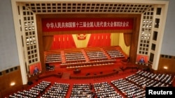 中国总理李克强在北京人大会堂举行的全国人大年度会议开幕式上讲话。(2021年3月5日)