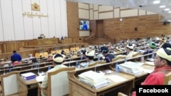 ရှမ်းပြည်နယ်လွှတ်တော် အစည်းအဝေးကျင်းပနေစဉ်