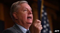 资料照:共和党联邦参议员格雷厄姆(Sen. Lindsey Graham, R-SC)2019年12月9日在记者会上发言。