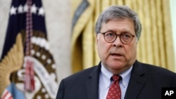 美国司法部长巴尔出席简报会。(2020年7月15日)