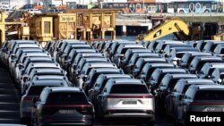 资料照片:中国制造的小鹏电动汽车运抵比利时的泽布吕赫港。(2024年10月24日)