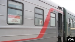 资料照片: 停在俄蒙边界纳乌什卡站等待入境蒙古的莫斯科-乌兰巴托国际列车。