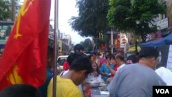 在缅甸仰光的中国城,民盟在进行竞选宣传活动 (美国之音朱诺拍摄)