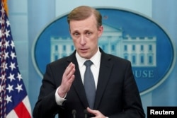 资料照片:美国国家安全顾问沙利文在白宫记者会上对记者讲话。(2022年7月11日)