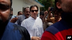 巴基斯坦前板球明星伊姆兰·汗领导的“正义运动党”在日前举行的议会选举中获得大胜。(资料照片)