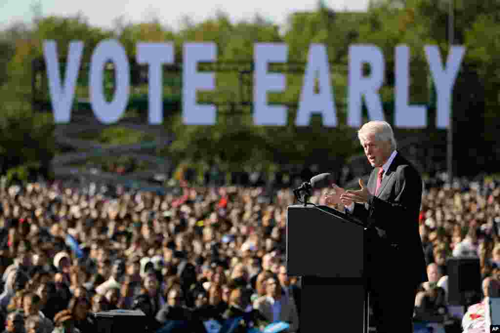 2012年10月29日,前总统克林顿在中央佛罗里达大学的竞选造势集会上讲话,为奥巴马总统拉票。奥巴马总统缩短了在佛罗里达的竞选行程,返回华盛顿监测桑迪的动向。