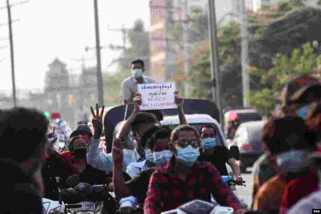 မန္တလေးမြို့က စစ်အာဏာသိမ်း ဆန့်ကျင်ဆန္ဒပြပွဲ မြင်ကွင်း။