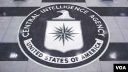 美国中央情报局总部大厅地板上的中央情报局标徽(中情局网站图片)