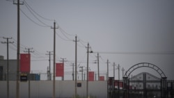 资料照:中国新疆和田近郊一处据信为关押维吾尔少数民族穆斯林的拘留营外。