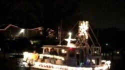 У США гірляндами прикращають човни У США гірляндами прикращають човни