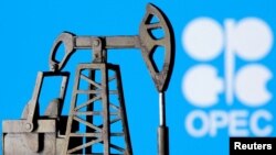 OPEC+ lập luận rằng nhóm đã cắt giảm sản lượng vì triển vọng kinh tế yếu hơn.