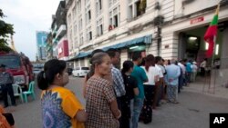 ၂၀၁၅ ရွေးကောက်ပွဲ မဲဆန္ဒရှင်ပြည်သူများ။