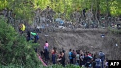 Di dân vượt sông Rio Bravo tên phía Mỹ là Rio Grande bị chặn bằng hàng rào kẻm gai dọc bờ sông biên giới Mỹ-Mexico ngày 10/5/2023.