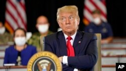 美国总统特朗普在美国南部司令部听取有关缉毒行动的简报。(2020年7月10日)