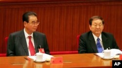 中国前总理李鹏和朱镕基参加中共17大开幕式(2007年10月15日)