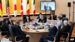 来自七个工业化国家G7的外长们2023年11月8日在东京举行会议。(媒体联访照片)