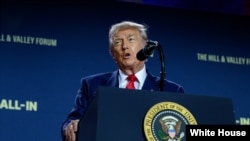 资料照片:美国总统特朗普在华盛顿举行的白宫人工智能峰会上发表讲话。(2025年7月23日)