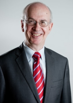 美国企业研究所常驻研究员拉赫曼