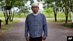 ဒေါက်တာ အေးမောင်