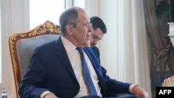 2025년 2월 26일 카타르를 방문한 세르게이 라브로프 러시아 외무장관이 에미르 셰이크 타밈 빈 하마드 알타니와 회동을 갖고 있다.