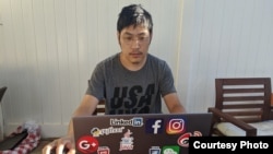 前新浪微博内容审核员刘力朋2020年8月在美国家中 (刘力朋本人提供)