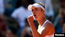 Українка Еліна Світоліна під час матчу із росіянкою Анною Блінковою у Парижі, 2 червня 2023 р. REUTERS/Lisi Niesner