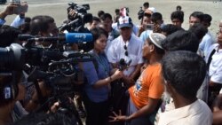 ဘင်္ဂလားဒေ့ရ်ှကိုထွက်မယ့် ဒုက္ခသည်တွေနဲ့ ဗွီအိုအေတွေ့ဆုံမေးမြန်း ဘင်္ဂလားဒေ့ရ်ှကိုထွက်မယ့် ဒုက္ခသည်တွေနဲ့ ဗွီအိုအေတွေ့ဆုံမေးမြန်း