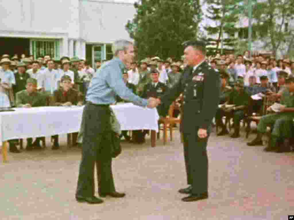 Hình ảnh trích từ một đoạn phim tư liệu cho thấy ông McCain bắt tay với một sĩ quan quân đội Mỹ trong một buổi lễ khi ông và các tù binh khác được Bắc Việt phóng thích tại Hà Nội vào ngày 14 tháng 3 năm 1973. Ông kể ông đã từng được Bắc Việt đề nghị phóng thích sớm hơn (sau khi họ hay tin cha ông được thăng chức tư lệnh lực lượng Thái Bình Dương của Mỹ và muốn giành chiến thắng về tuyên truyền), nhưng ông từ chối và nói ông chỉ đồng ý nếu như tất cả tù binh Mỹ đều được phóng thích.  