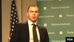 美国企业研究所研究员马明汉 (美国之音钟辰芳拍摄)