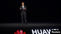 华为轮值董事长郭平在上海举行的华为全联接年会上讲话。(2020年9月23日)