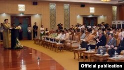 နိုင်ငံတော်၏အတိုင်ပင်ခံ ပုဂ္ဂိုလ် ဒေါ်အောင်ဆန်းစုကြည် ကိုယ်တိုင် မြန်မာနိုင်ငံရဲ့ စီးပွားရေးမူဝါဒများ ရှင်းလင်းပြောကြား။